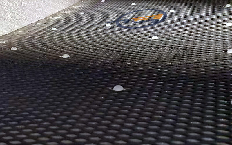 Titanium anode mesh for electrolyzing seawater to chlorine